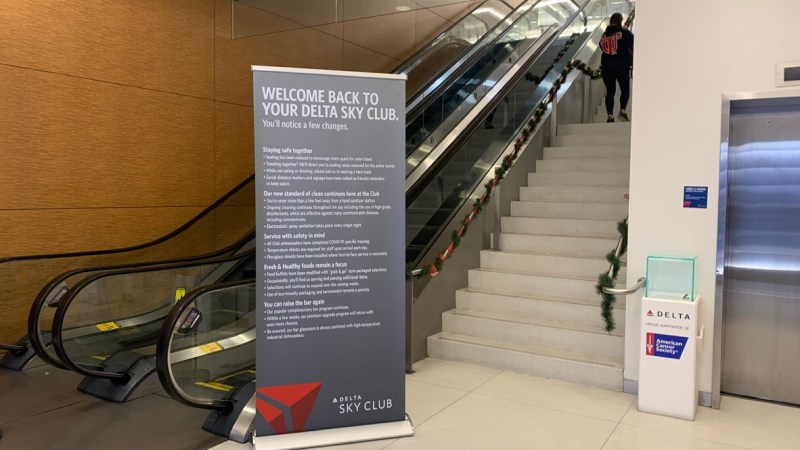 Delta SkyClub escalator