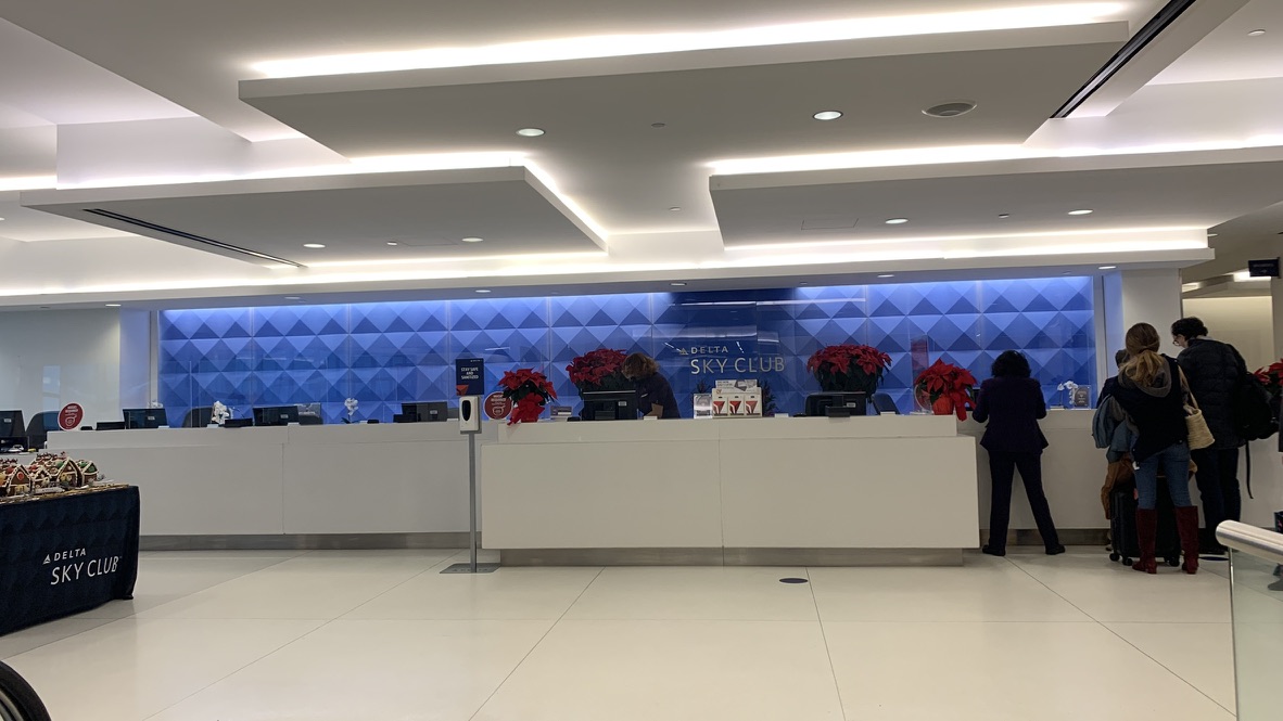 Delta SkyClub JFK Terminal 4 front desk