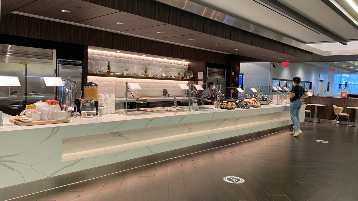 Delta SkyClub New York JFK Terminal 4 bar area