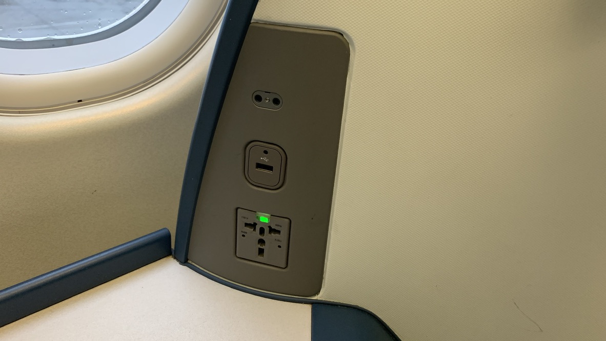 Delta One - power outlets