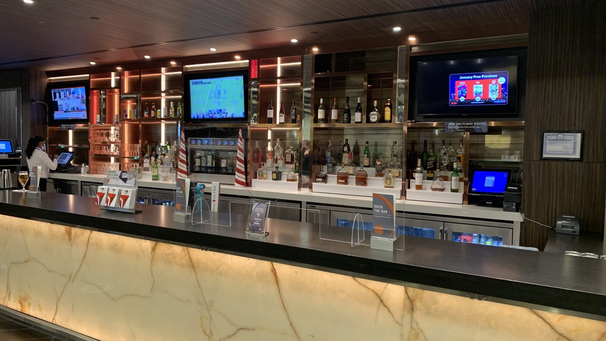 Delta SkyClub bar