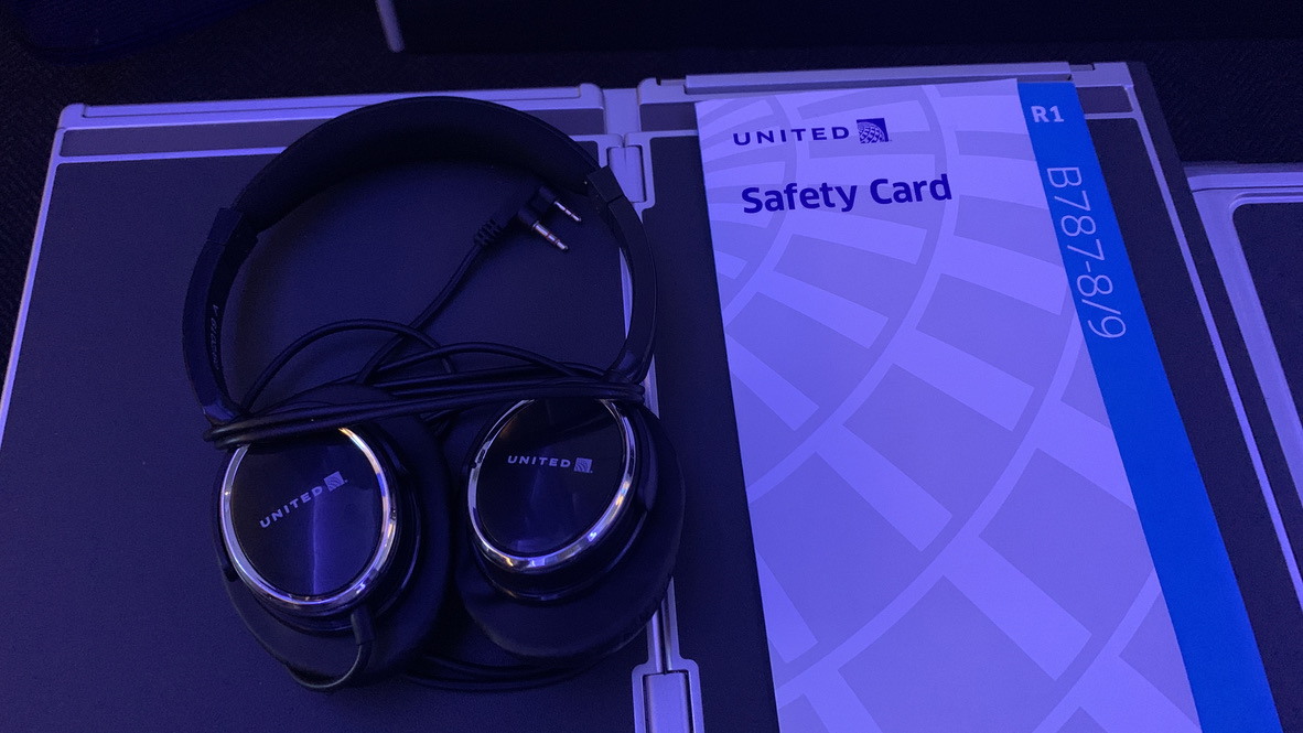 United Airlines Premium Plus noise canceling headphone