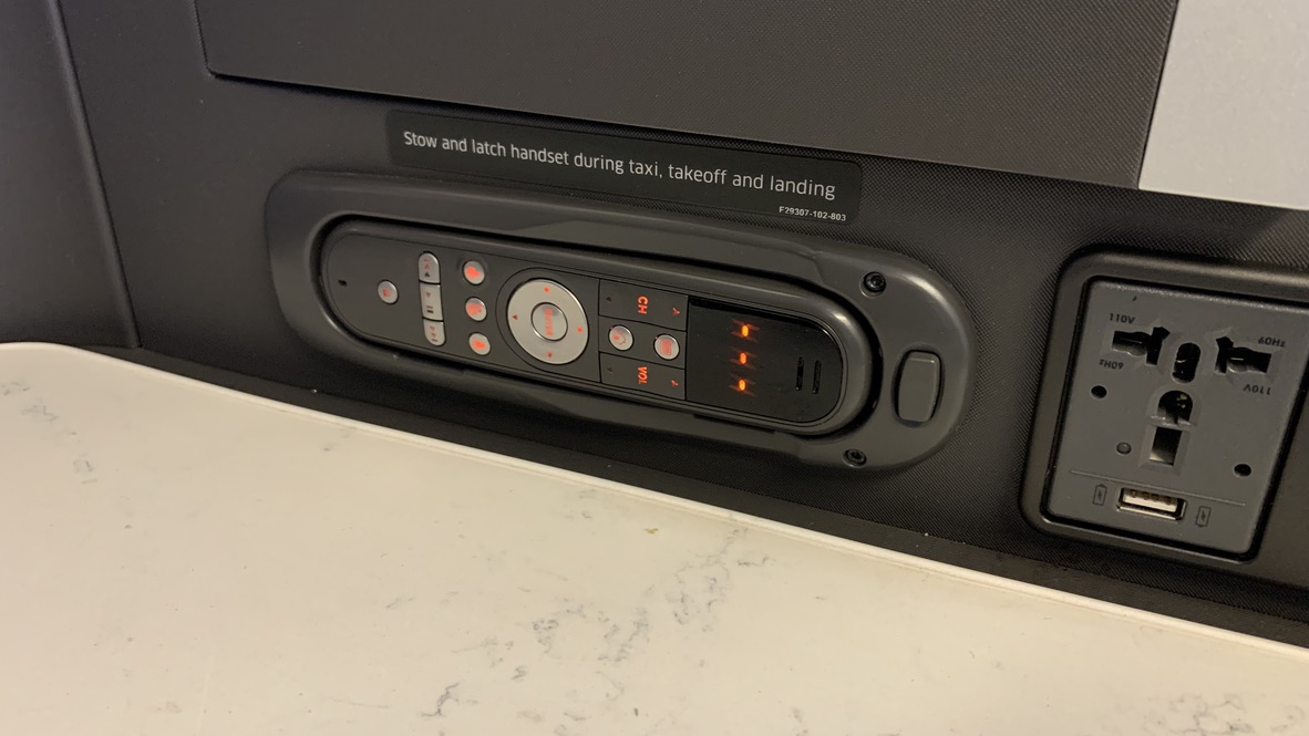 United Polaris seat features