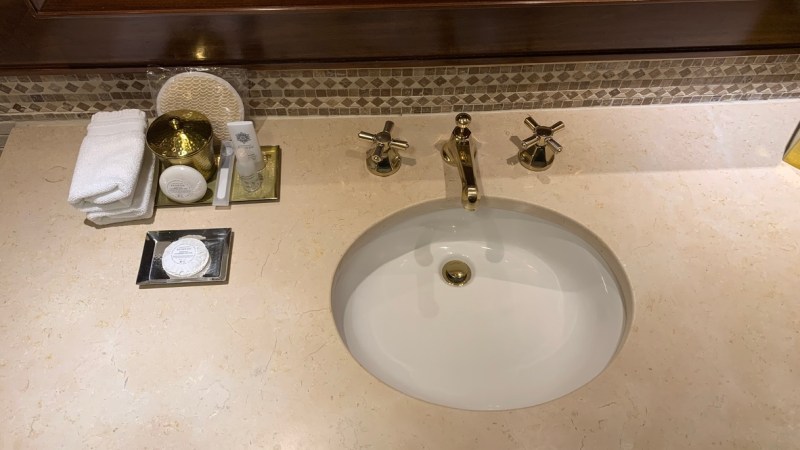 Bathroom sink