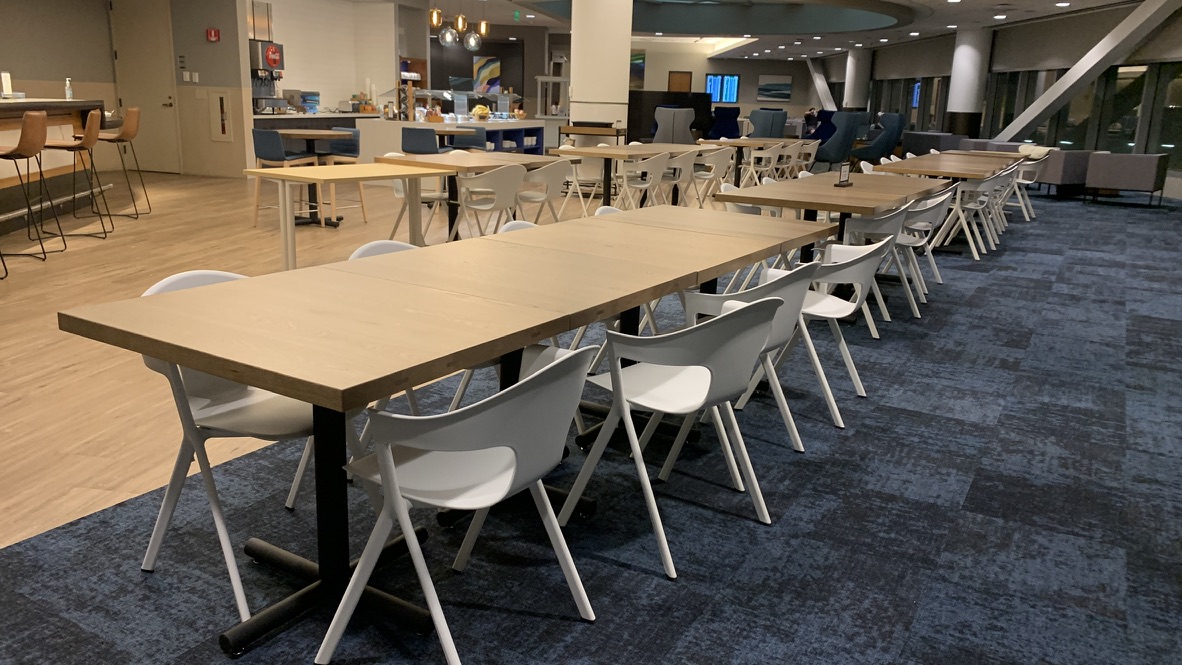 Alaska Lounge SFO dining area