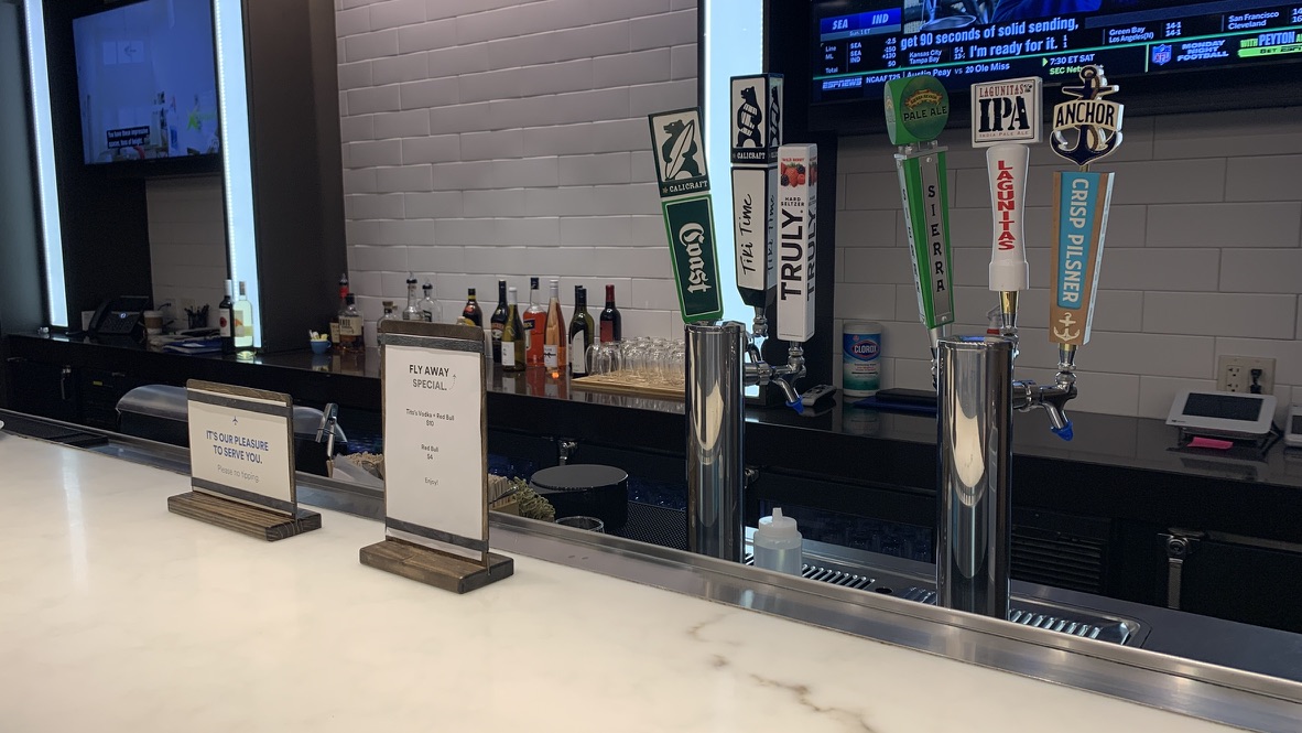 Alaska Lounge SFO bar 1