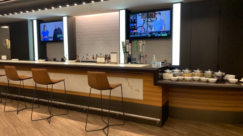 Alaska Lounge SFO bar 3