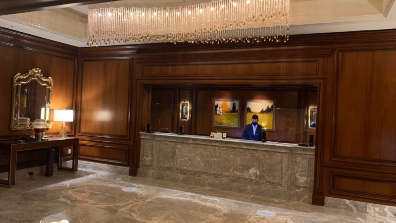 Pic 2a: Front desk