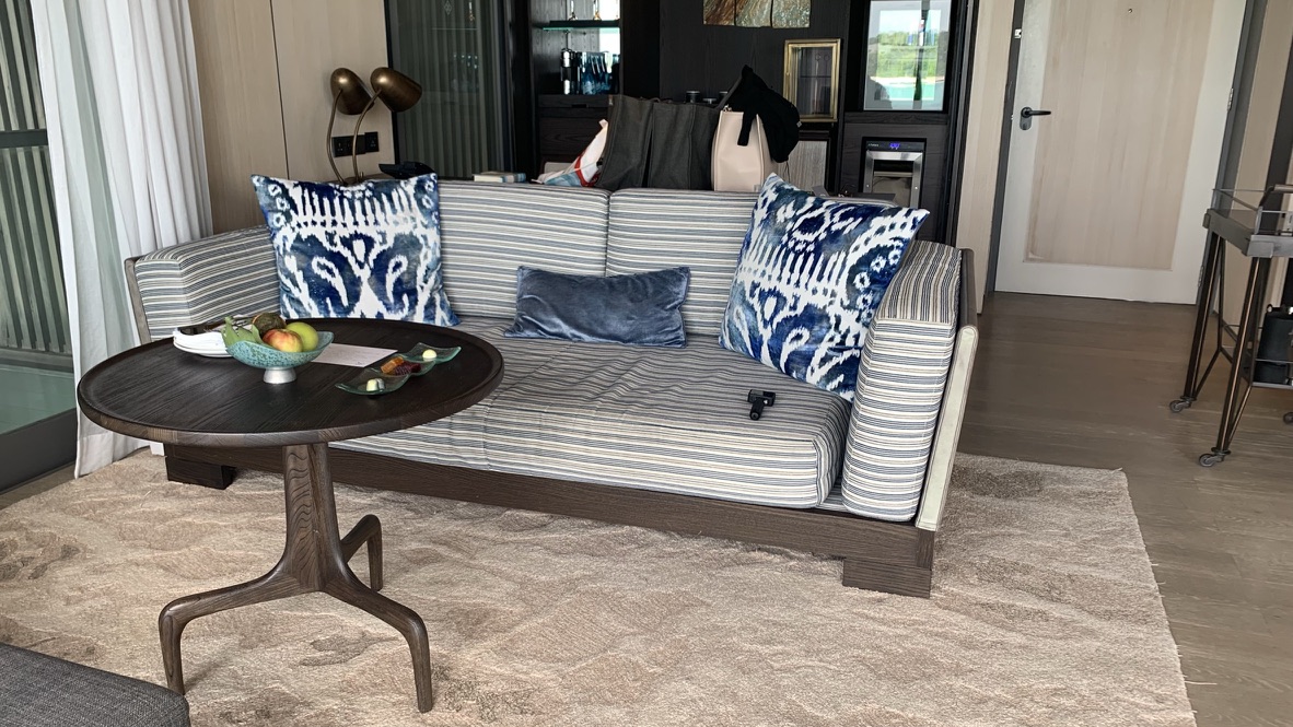 Sunrise Overwater Bungalow - setting area