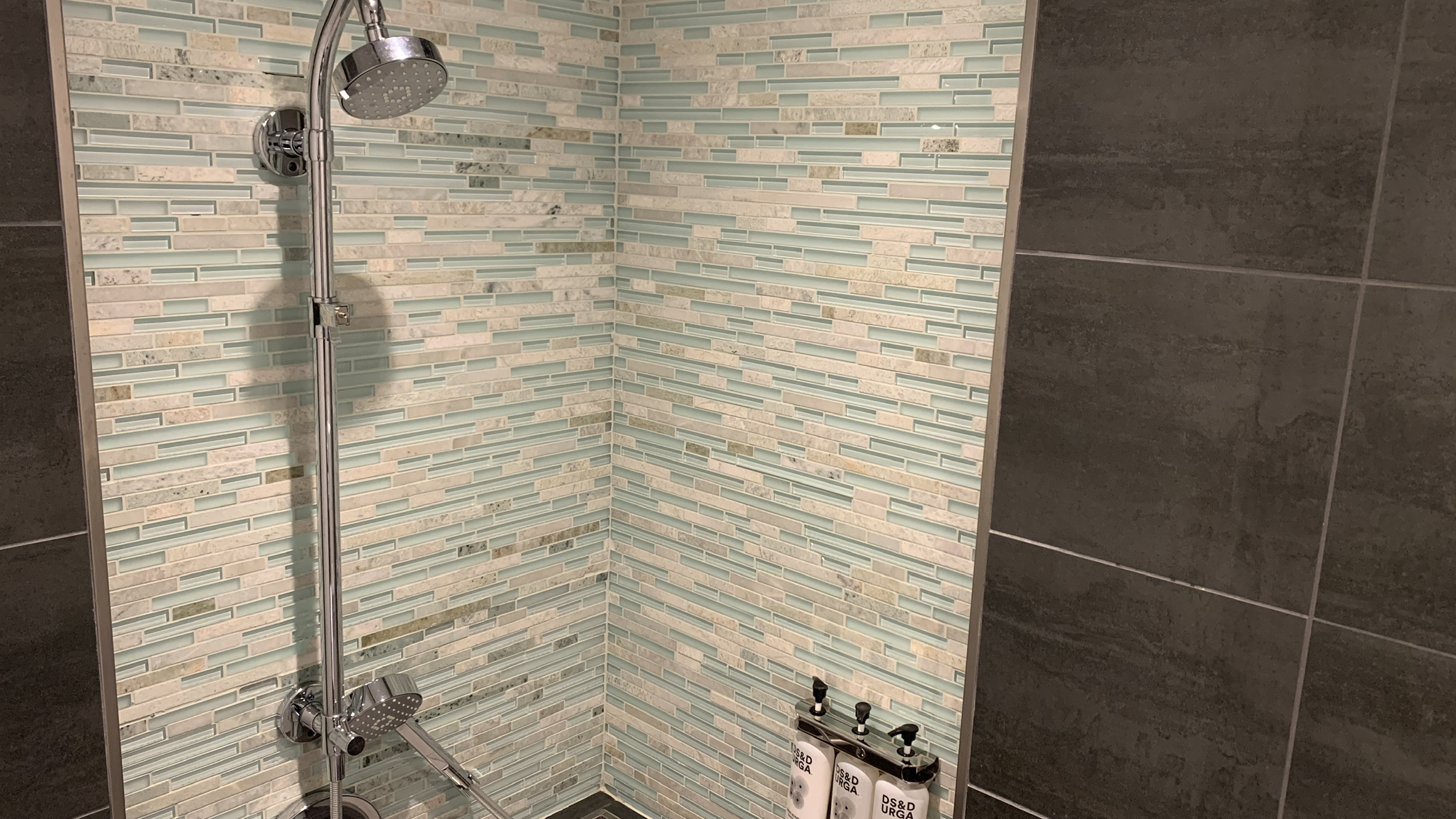 Admirals Club SFO shower