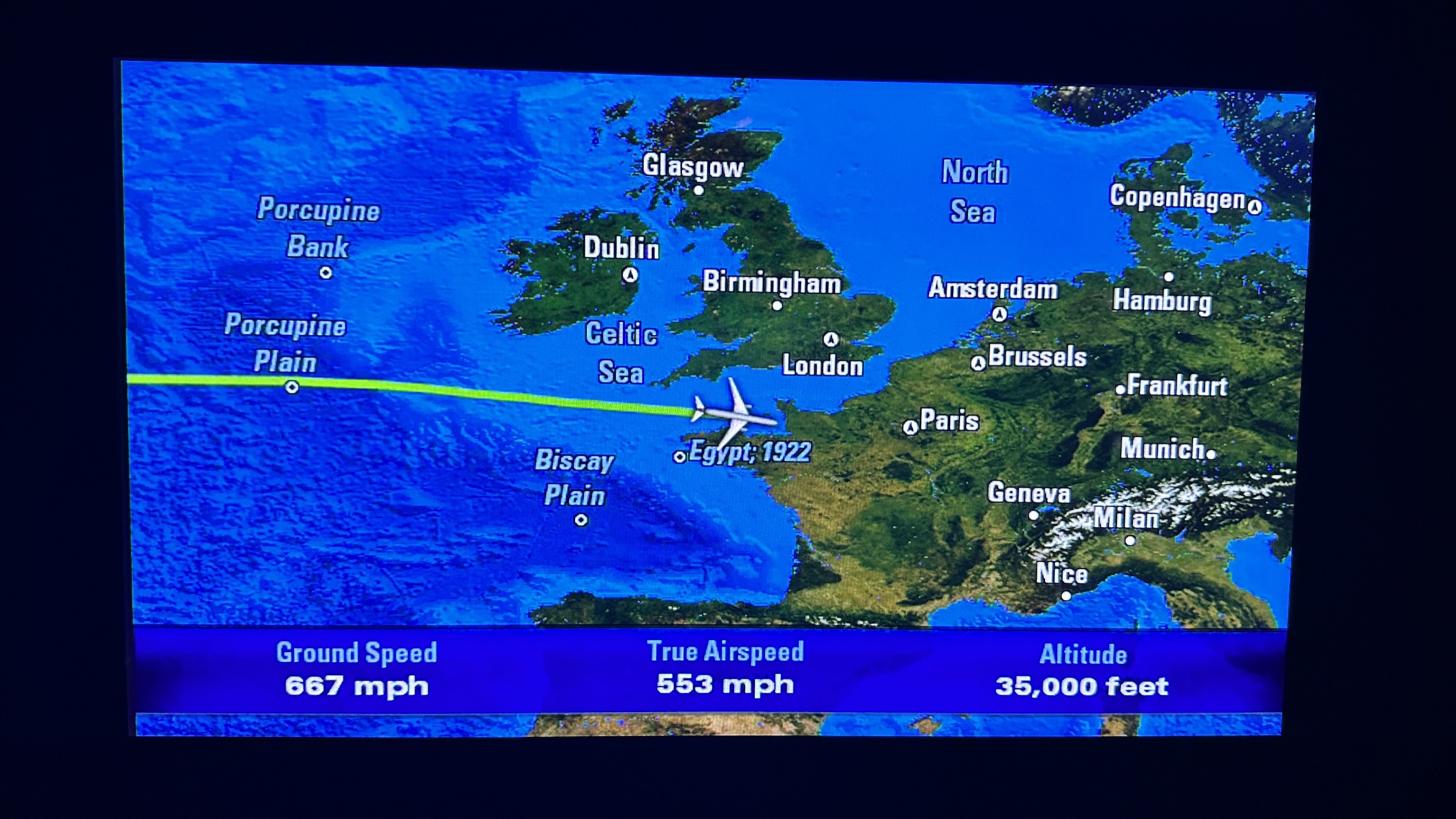 Maps on the Qatar Airways Boeing 777-300ER Qsuite