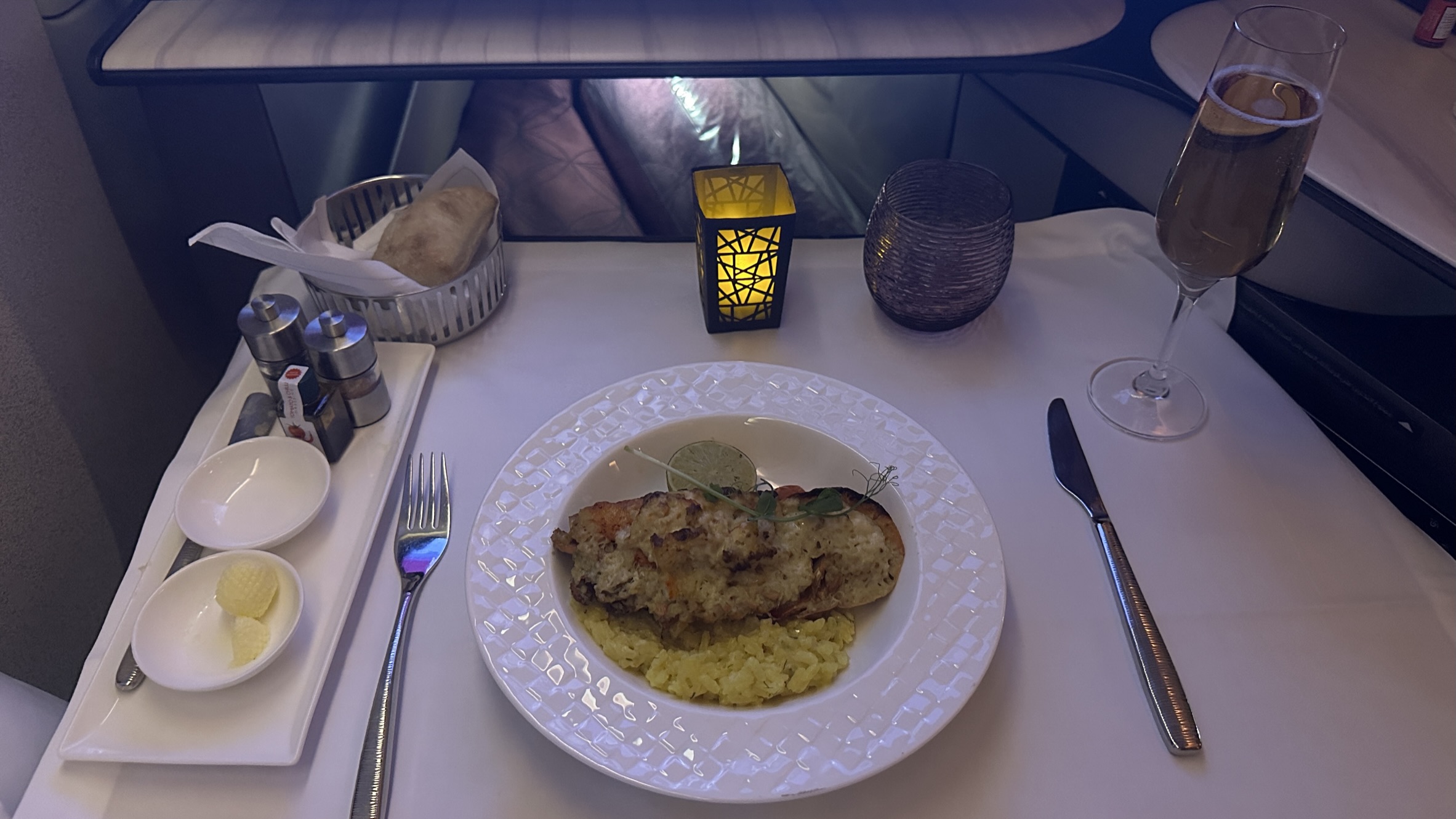 Flying Qatar Airways QSuite - Unparalleled Luxury and Privacy