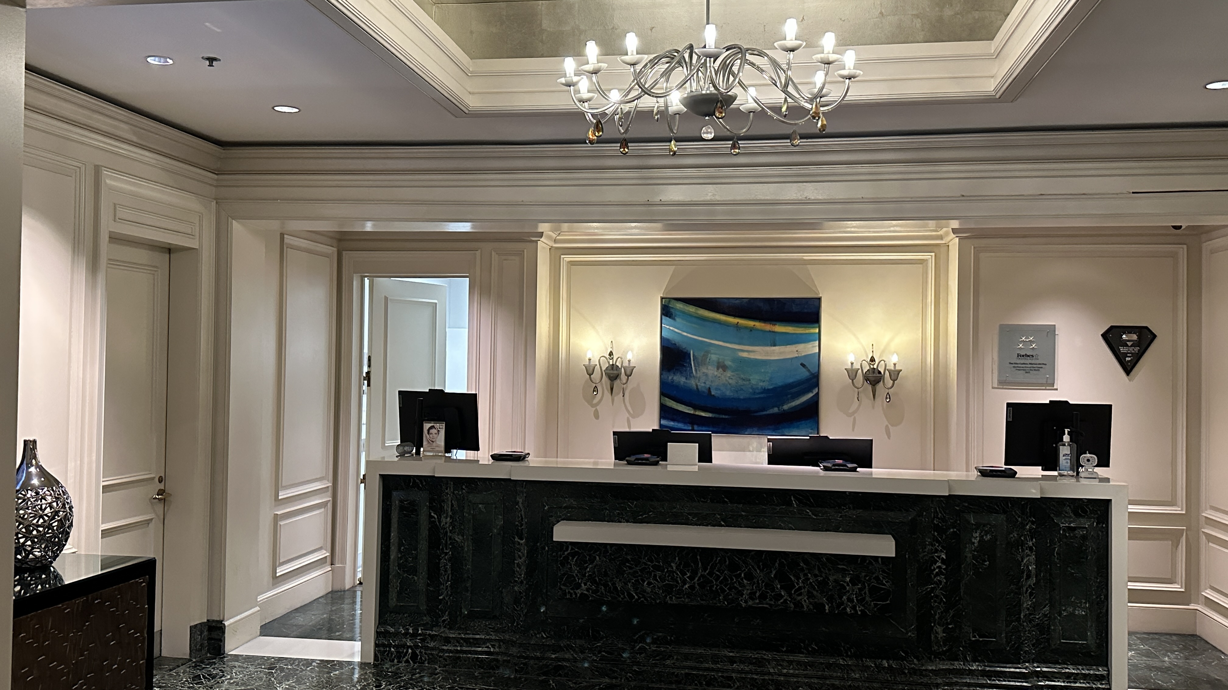 The Ritz Carlton Marina Del Rey - Front Desk View