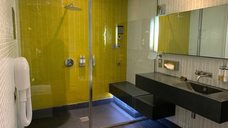 Shower spa at the lounge