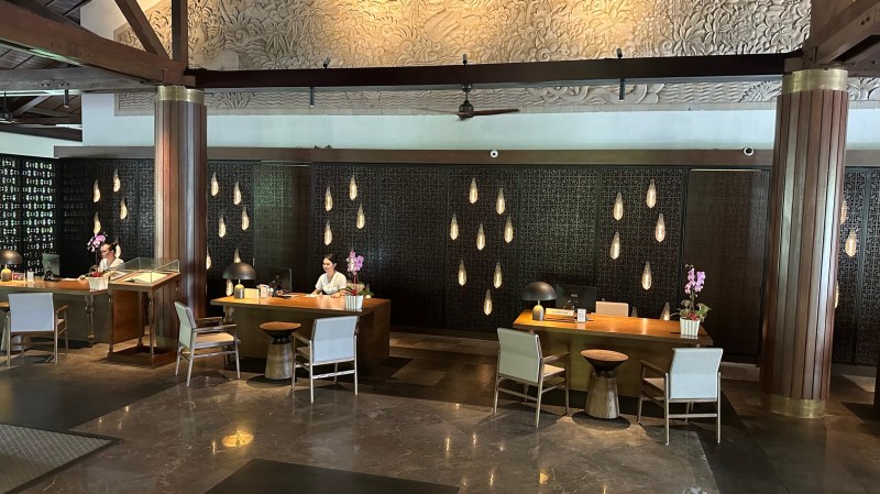 Check-in at the Laguna Resort & Spa, Bali