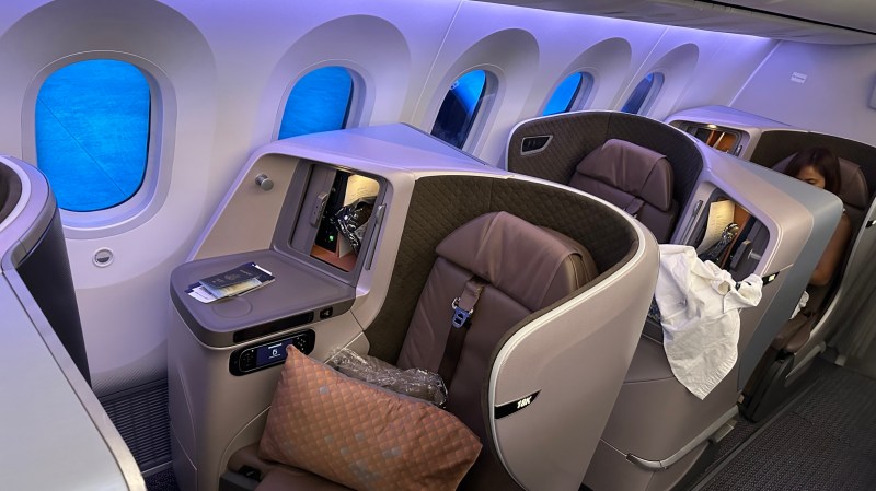Singapore Airlines Business Class Boeing 787 Dreamliner