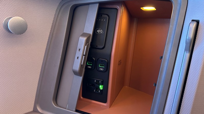 Singapore Airlines Business Class Boeing 787 Dreamliner