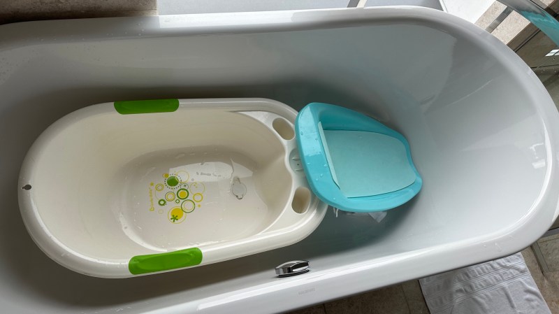 Baby bathtub