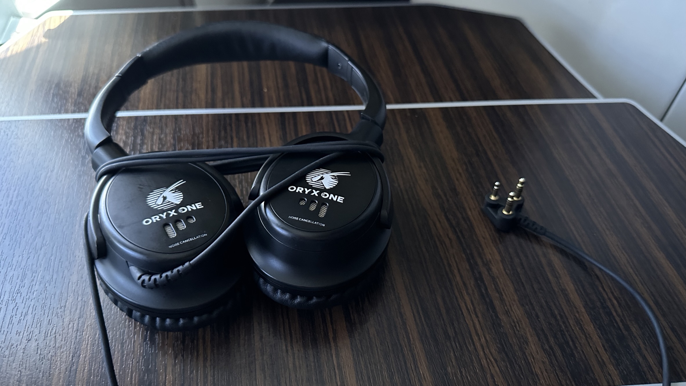 Noise canceling headphone