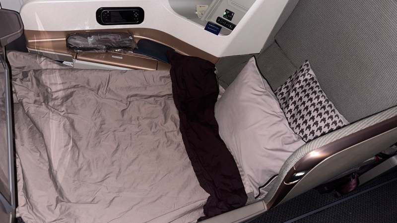 Lie-Flat Bed
