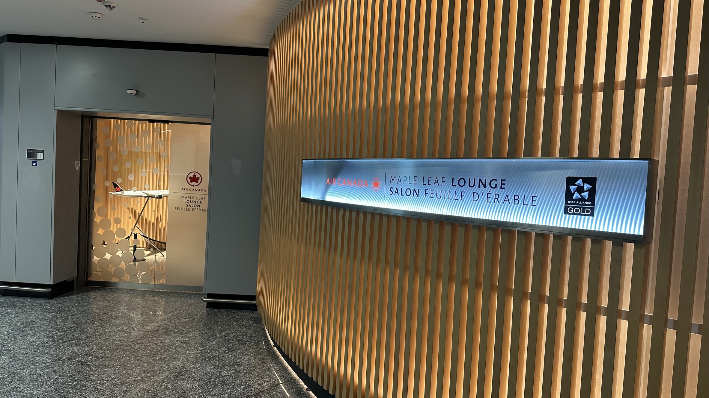 Air Canada Maple Leaf Lounge, Frankfurt - entrance