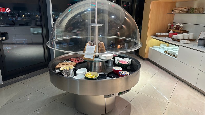 Air Canada Maple Leaf Lounge, Frankfurt - food