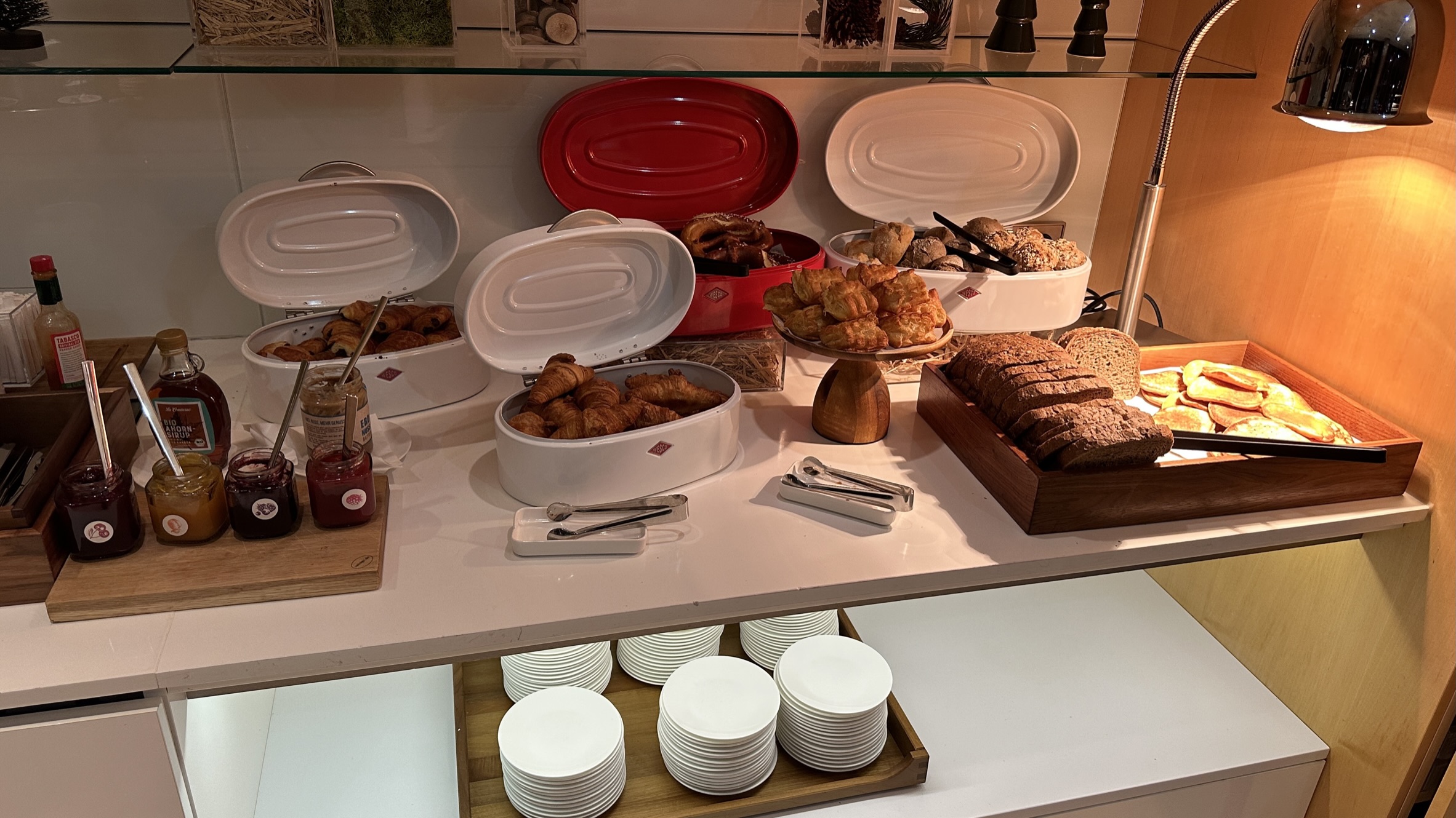 Air Canada Maple Leaf Lounge, Frankfurt - food