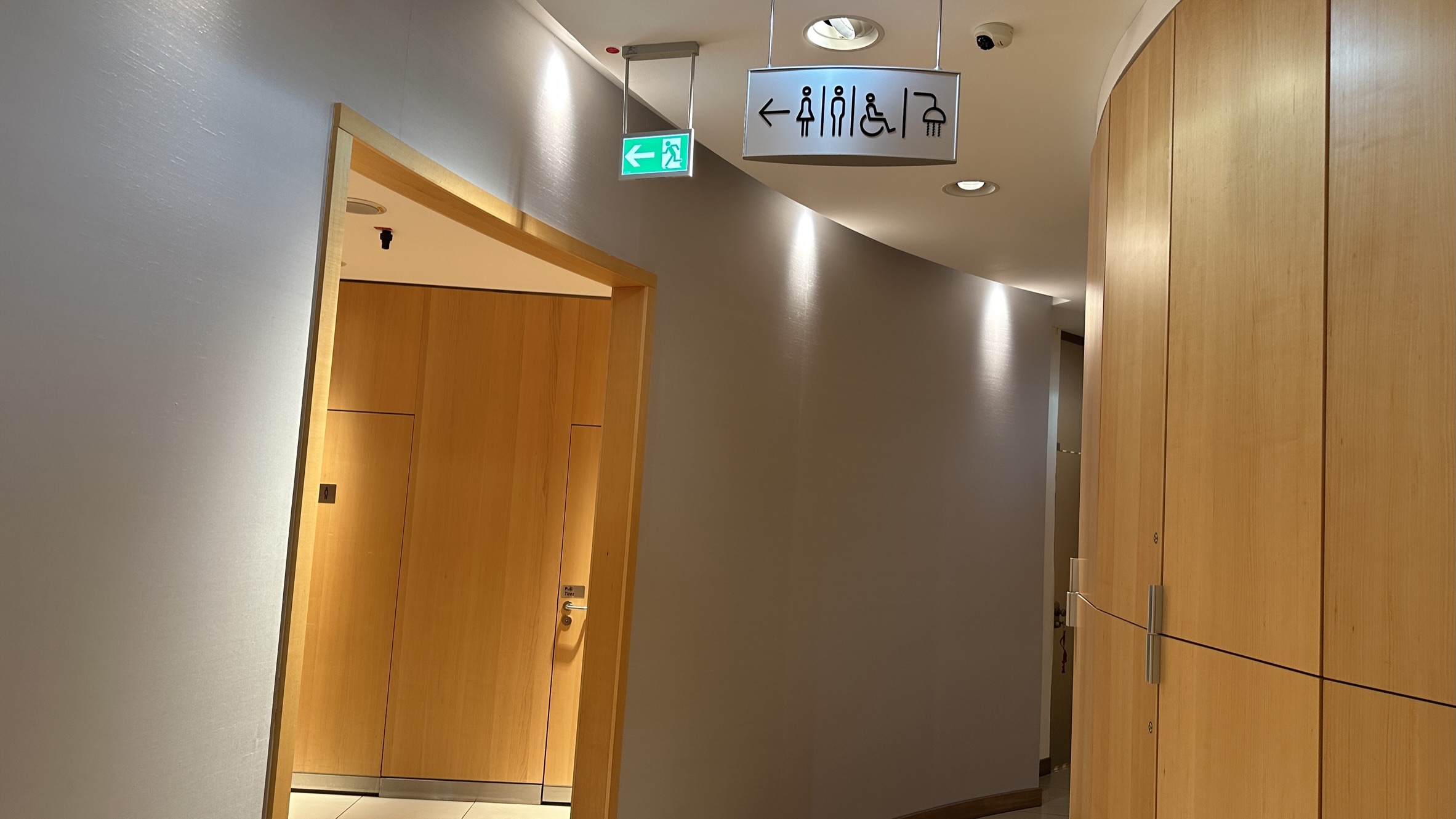 Shower at the lounge