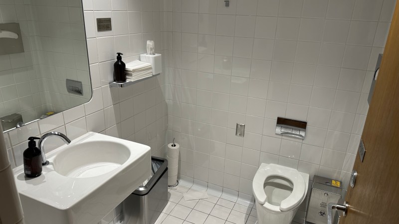 Restrooms at the Qantas First Class Lounge LAX