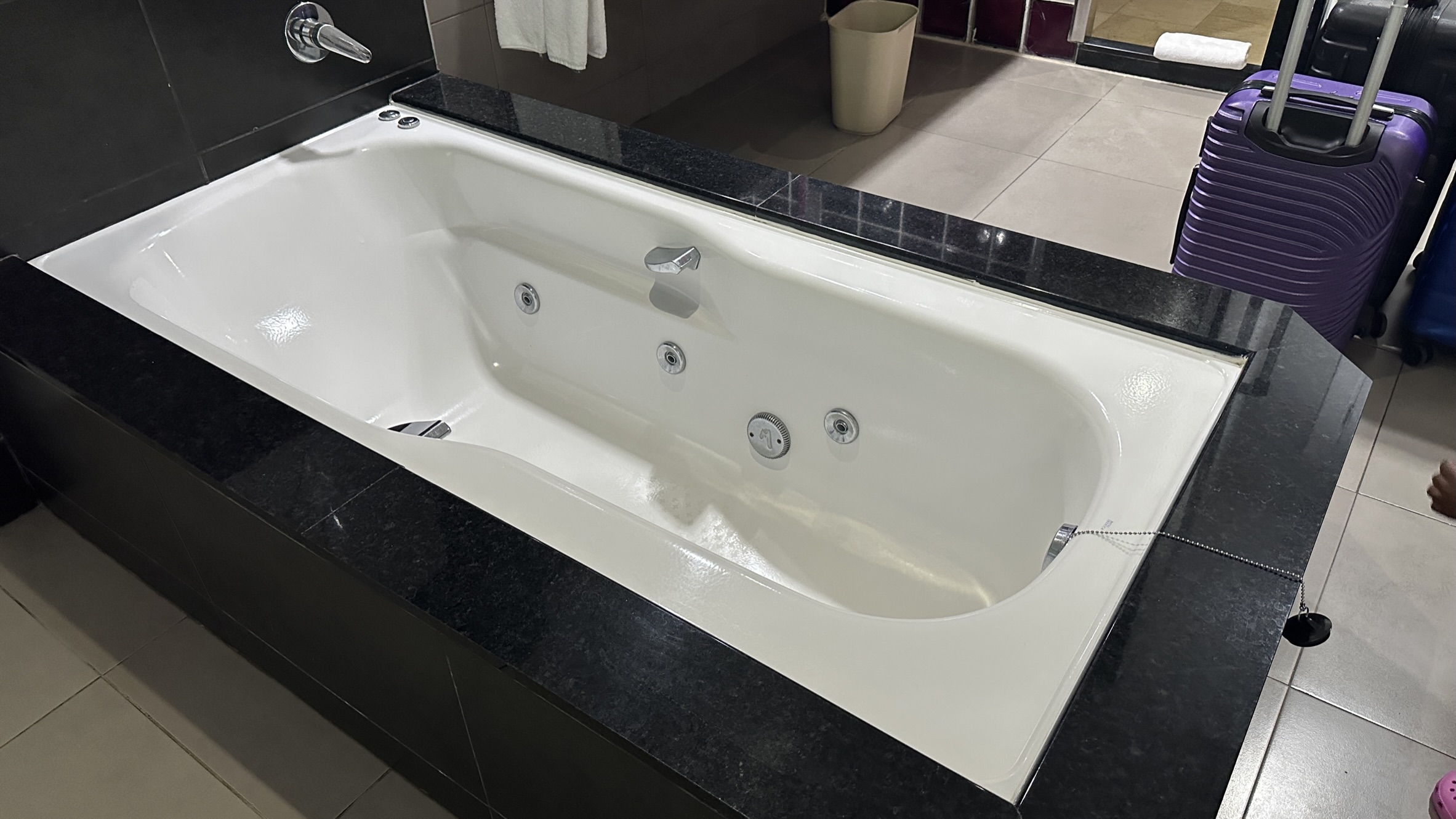 Whirlpool bathtub in the room