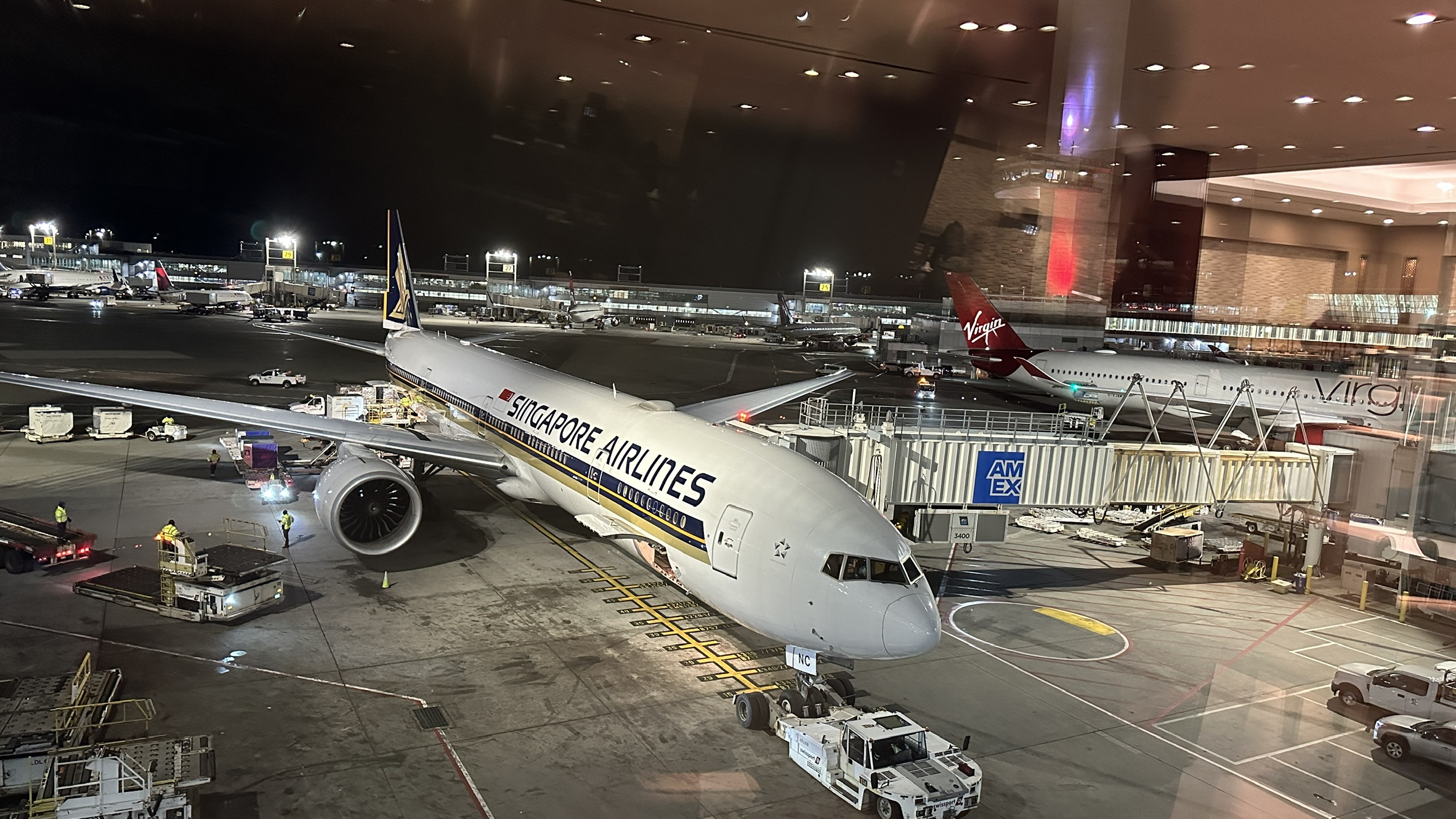 Panoramic views of the apron