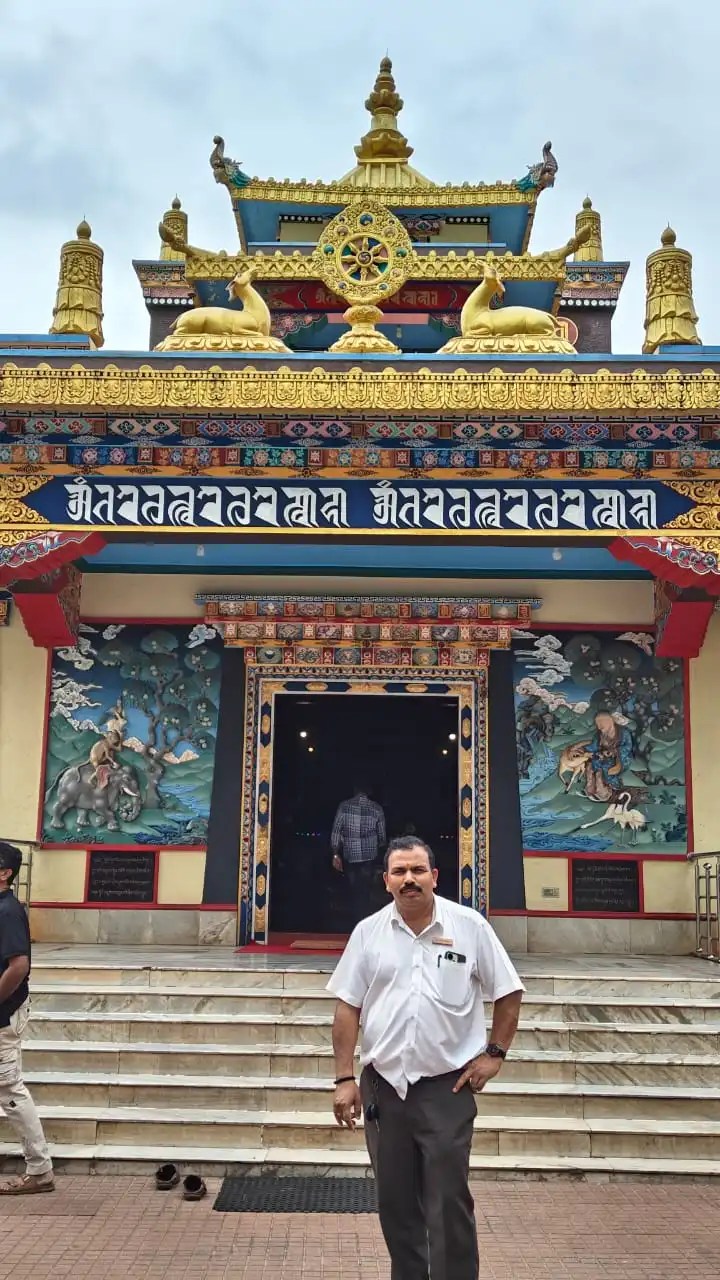 Sadanand poses in front of the Golden Temple.