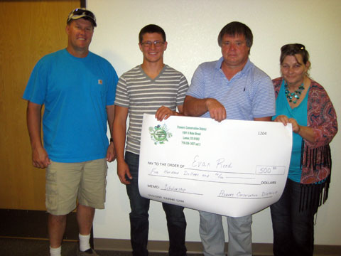 Evan Reed Receives Scholarship