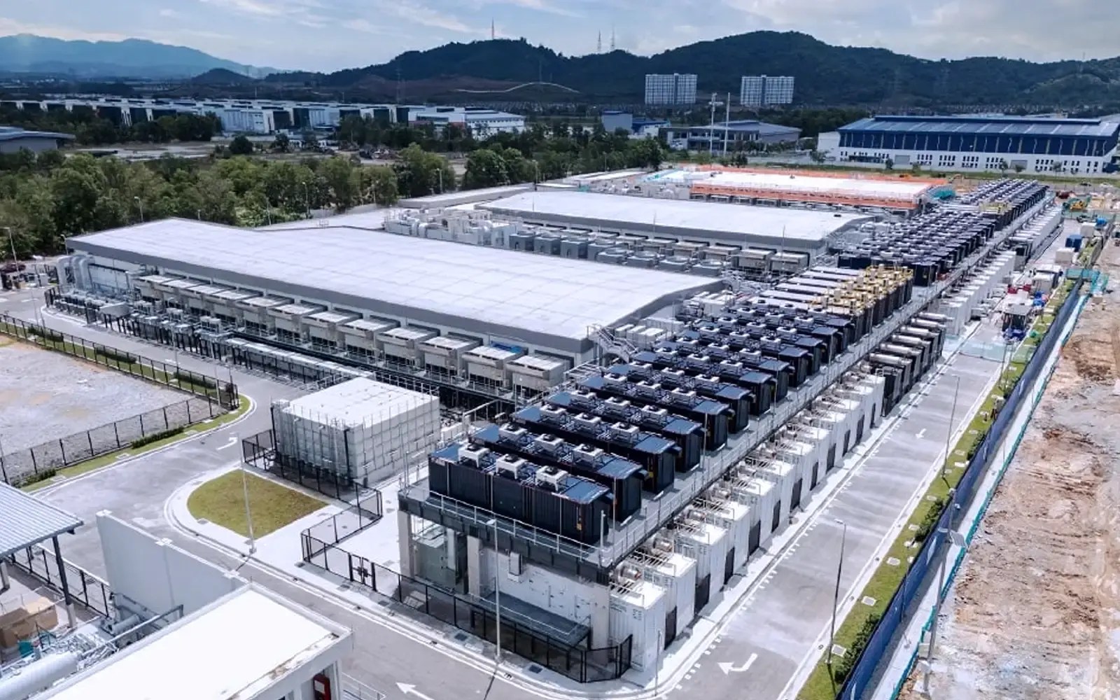 Watt matters: addressing the energy problem in data centers