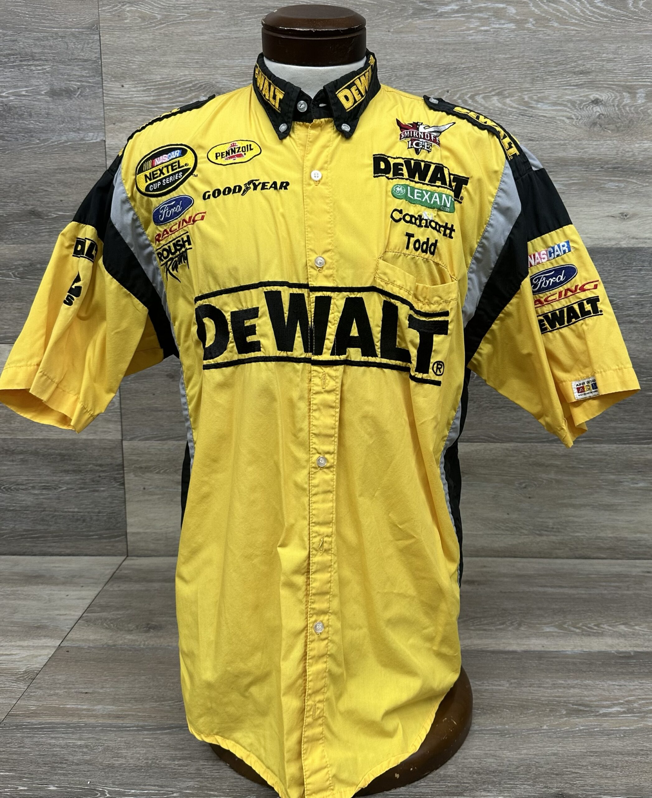 NASCAR #17 Matt Kenseth DeWalt Race Used Crew Shirt Roush Size XL