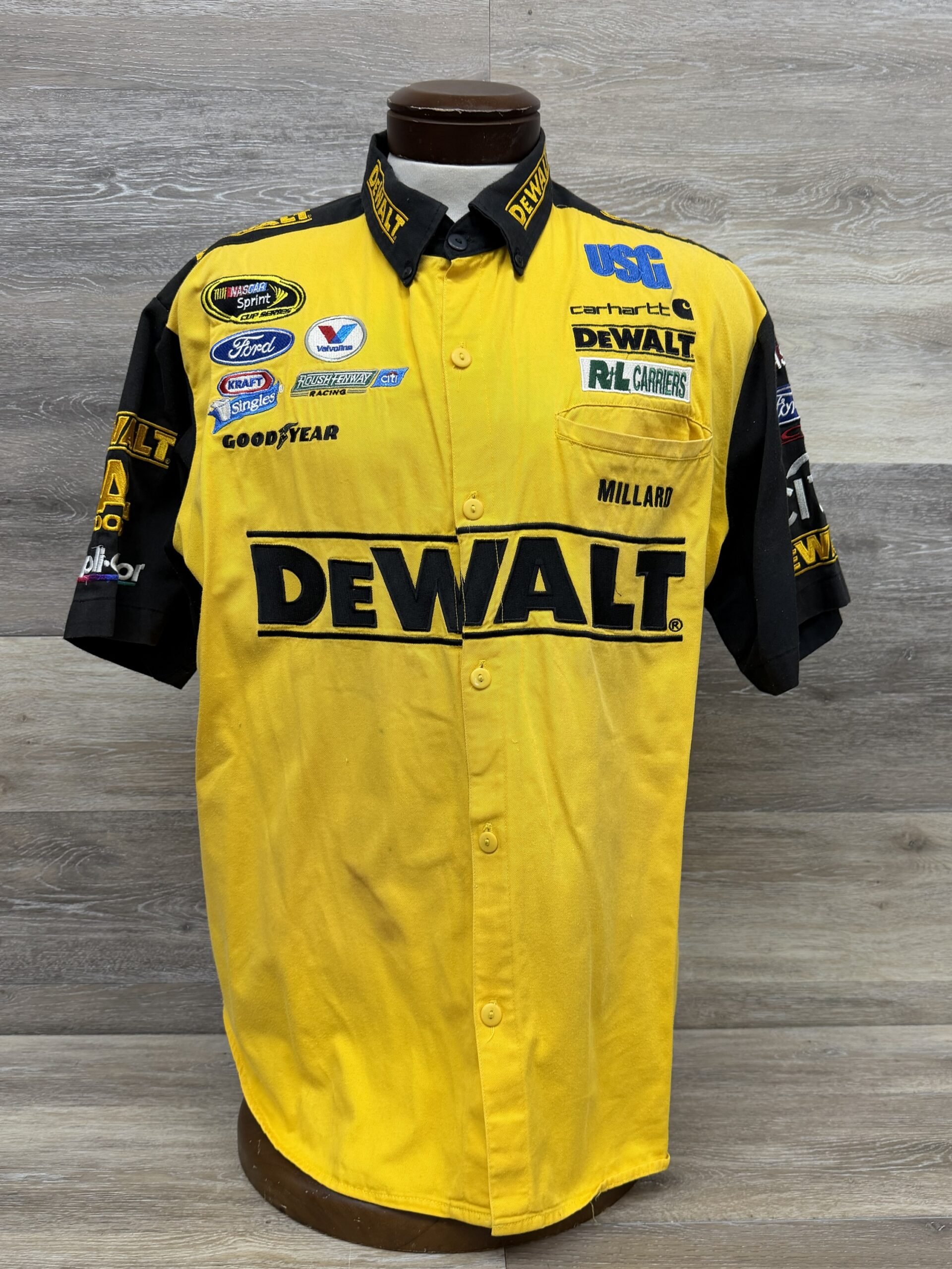 NASCAR #17 Matt Kenseth DeWalt Race Used Crew Shirt Roush Size XL