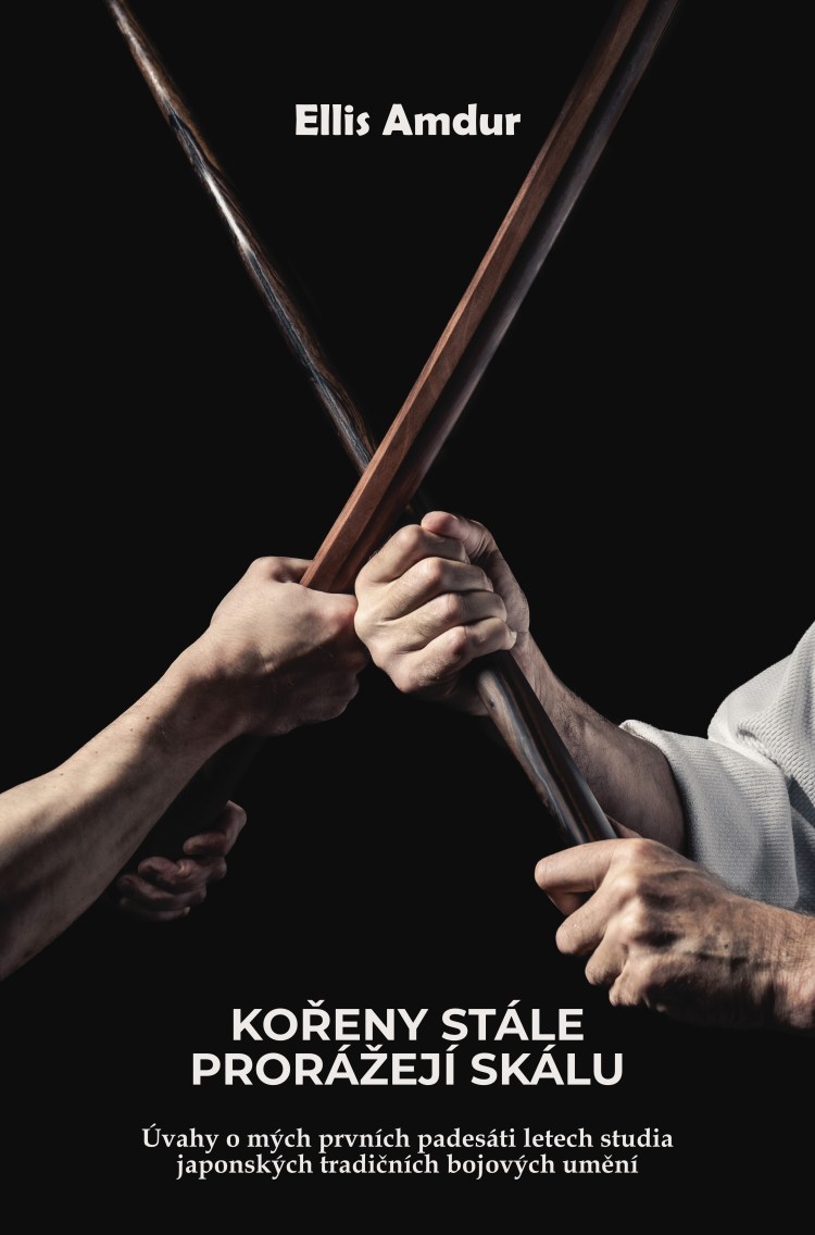 Kořeny stále prorážejí skálu