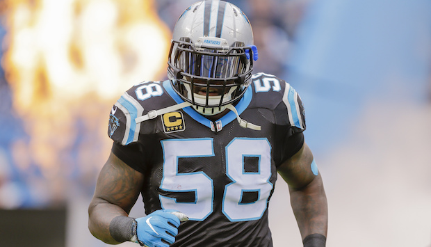 Carolina Panthers' Thomas Davis (58) takes the field during defensive introductions before an NFL football game against the Atlanta Falcons in Charlotte, N.C., Saturday, Dec. 24, 2016. The Falcons won 33-16. (AP photo/Bob Leverone)