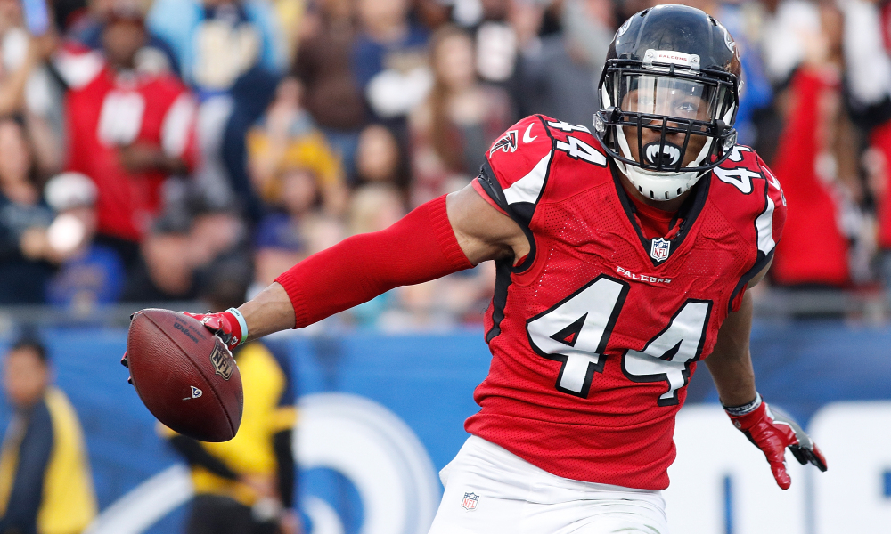 LOS ANGELES, CA - DECEMBER 11: Vic Beasley Jr. #44 of the Atlanta Falcons on his way into the endzone scoring a touchdown after a fumble recovery against the Los Angeles Rams at the Los Angeles Memorial Coliseum on December 11, 2016 in Los Angeles, California. (Photo by Josh Lefkowitz/Getty Images)