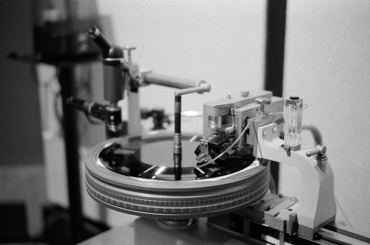 Cutting lathe in action