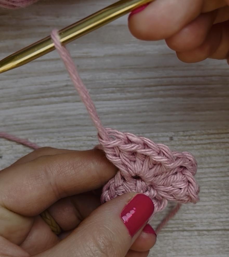 For the second popcorn stitch 5dc in next st and stretch out the loop on hook.