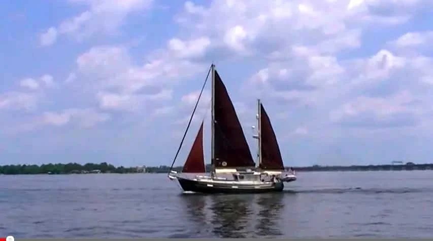 Sail Vicarious: Vicarious Underway