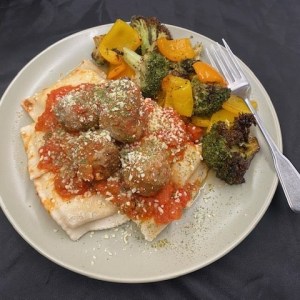 Cheese Ravioli with Meatballs and Roasted Veggie, Frozen