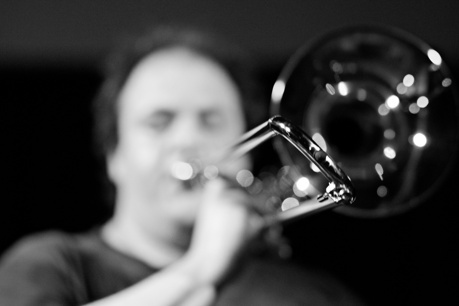 Dan Blacksberg performs TCHMENTREACH with Nick Nick Millevoi. Archer Spade Performance Series at The Rotunda. Philadelphia, PA