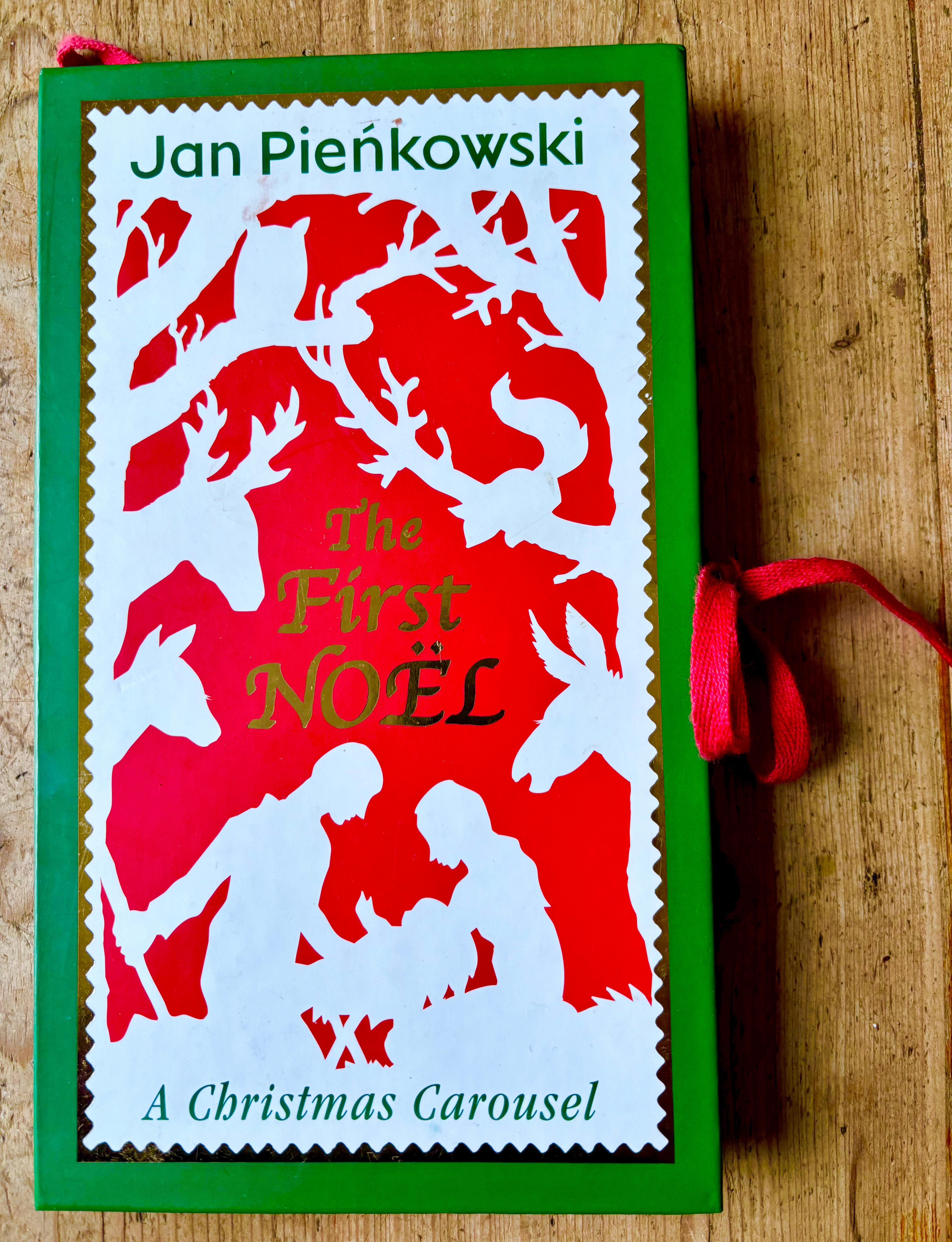The First NOEL  Christmas Carousel  英語洋書 A Walk in Paris by Salvatore Rubbino | The Silver Locket
