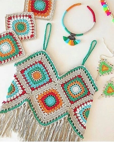 This quintessential granny square design is exactly what i picture in my head when i hear, “crochet crop top.” it has those retro chic vibes that are still . How To Crochet A Granny Square Crop Top In Any Size The Snugglery