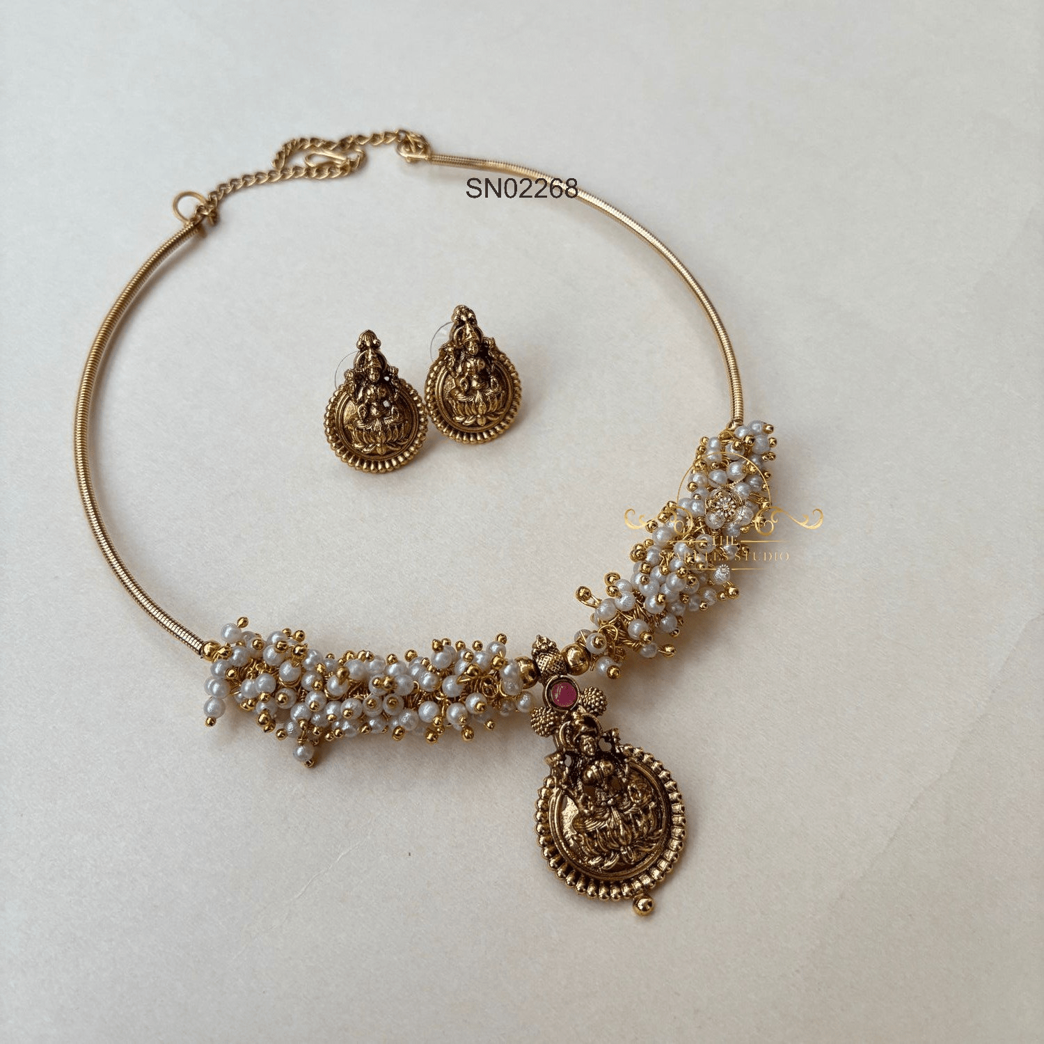Ethnic Cluster Pearl Hasli Necklace