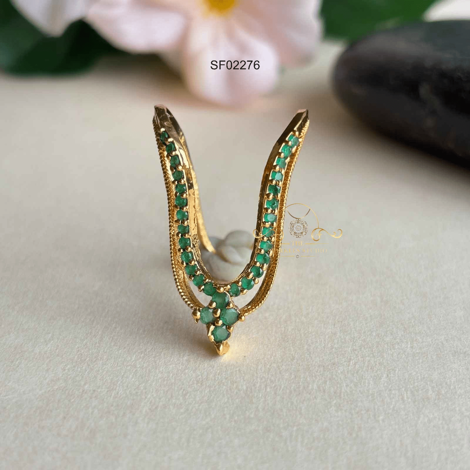 Emerald Vanki Ring