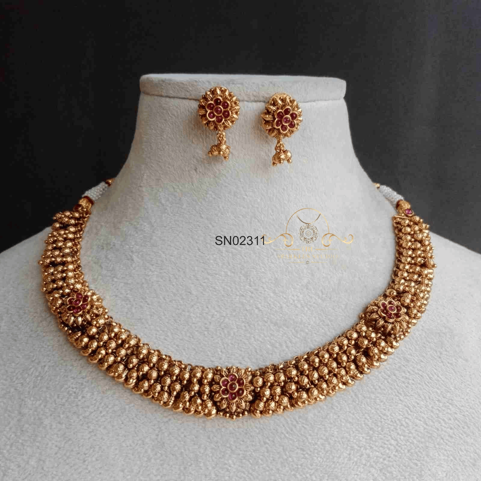 Gold Beads Antique Necklace with Flowers