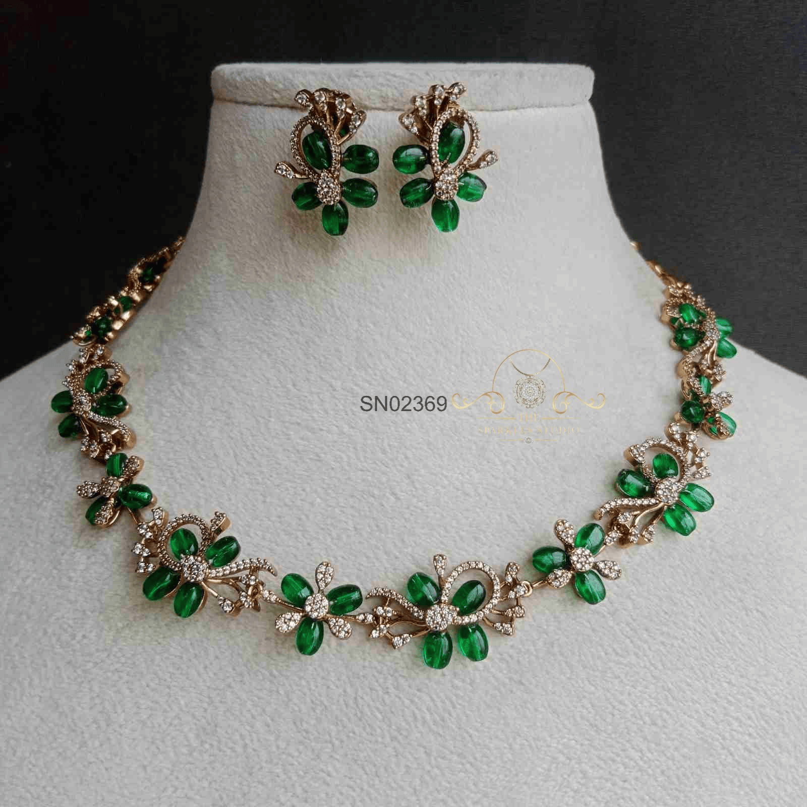 Green Bead Victorian Flower Necklace